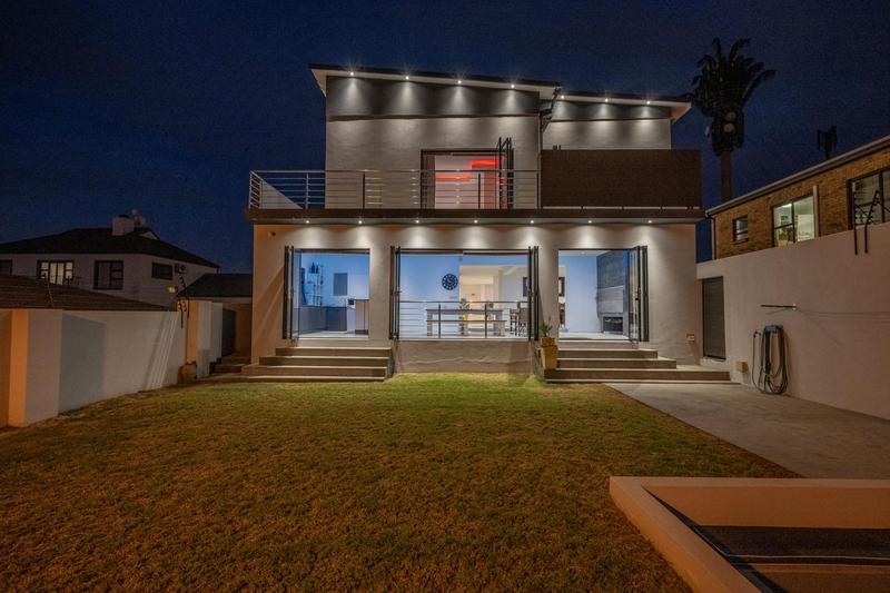 4 Bedroom Property for Sale in Kaapsig Western Cape